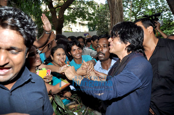 shahrukh khan promotes chennai express at new excelsior 11