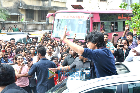 shahrukh khan leaves mannat for chennai express promotions 5