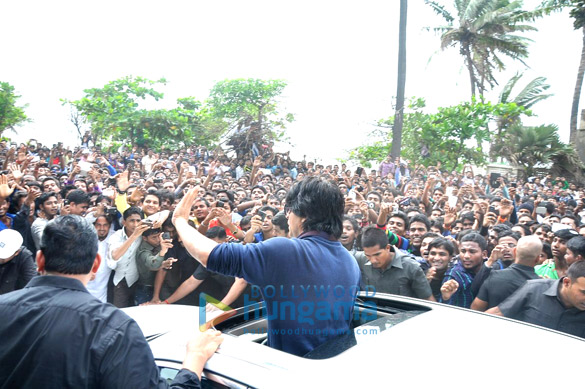 shahrukh khan leaves mannat for chennai express promotions 7