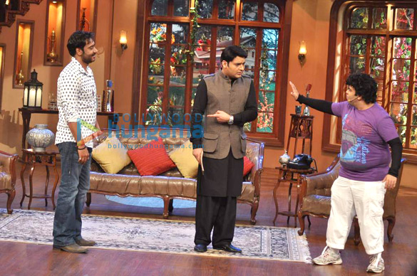 ajay promotes satyagraha at comedy nights with kapil 2