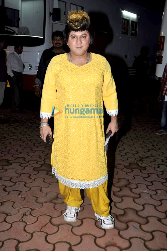 Priyanka & Ram Charan promote 'Zanjeer' on Comedy Nights with Kapil | Ali  Asgar Images - Bollywood Hungama