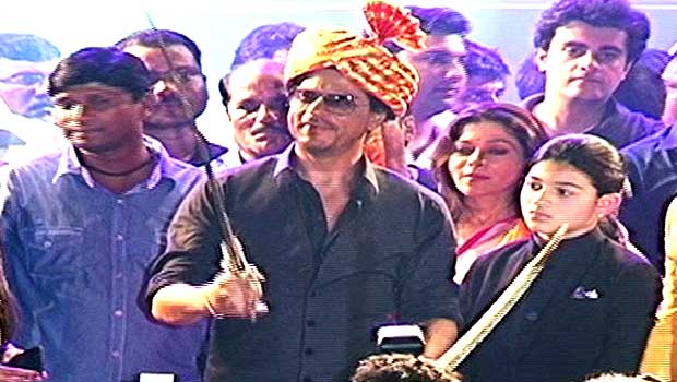 Shahrukh Khan-Sidharth Malhotra At Dahi Handi Celebration At Worli
