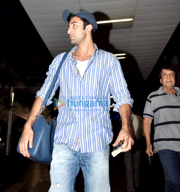 ranbir kapoor snapped arriving at the airport 7