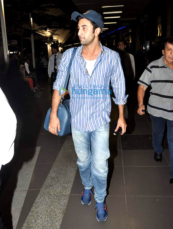 ranbir kapoor snapped arriving at the airport 8