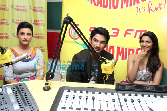 promotions of shuddh desi romance at 98 3 fm 98 3 fm radio mirchi 2