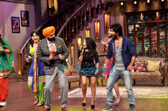 promotion of ppnh on the sets of comedy nights with kapil 8