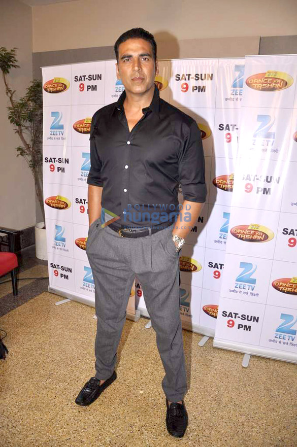 akshay promotes boss on the sets of dance ka tashan 10