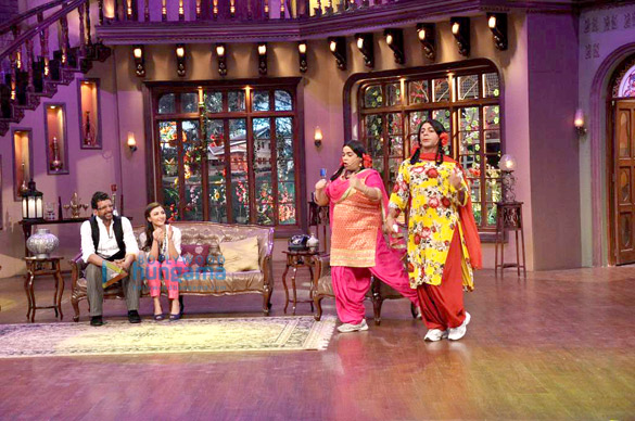 promotions of war chhod na yaar on comedy night with kapil 8