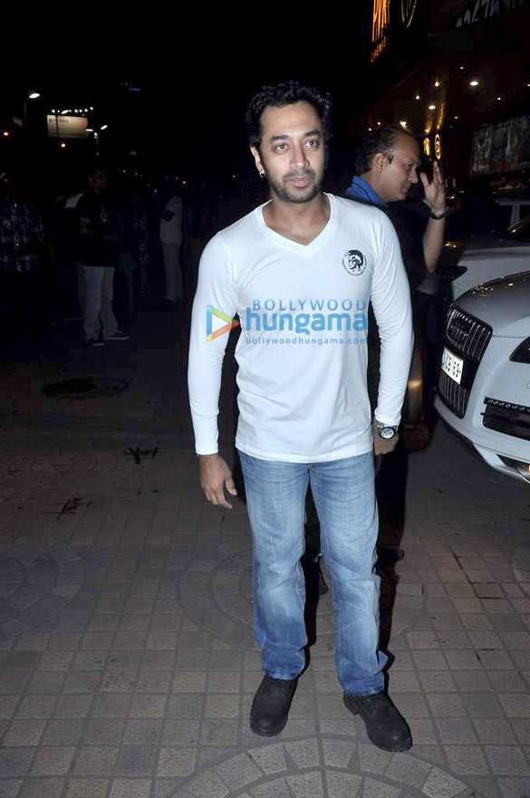 special screening of besharam 25