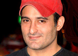 Akshaye Khanna duped of Rs. 50 lakh