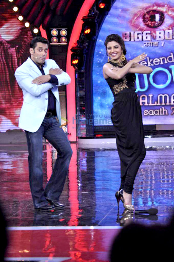 priyanka promotes krrish 3 on bigg boss 7 11