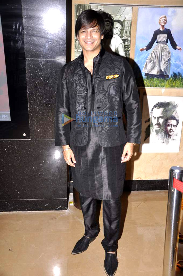 vivek oberoi promotes krrish 3 at pvr 3