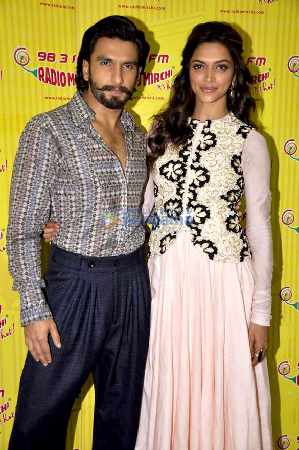deepika ranveer promote ram leela at 98 3 fm radio mirchi 7
