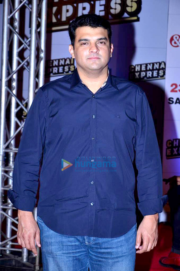 zee tv hosts success bash of chennai express 12