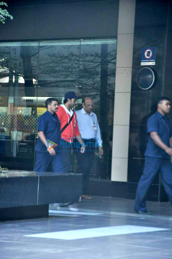 shahid sonakshi leave for dubai to promote r rajkumar 8