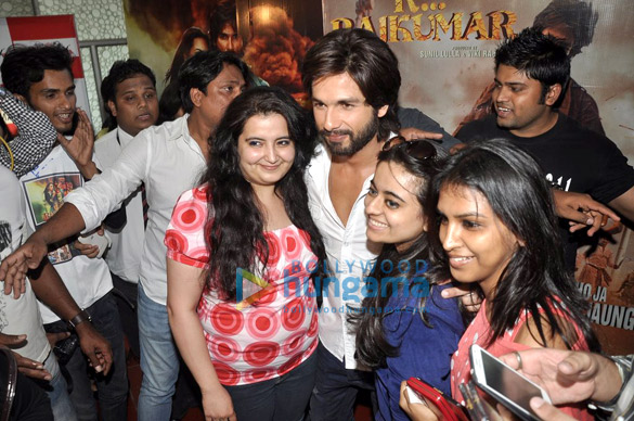 shahid kapoor meets fans 3