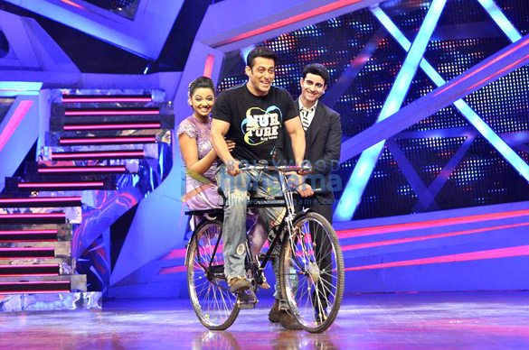 salman daisy promote jai ho on the sets of nach baliye 6 4