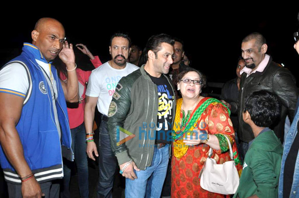 salman at the screening of sholay 3d 4