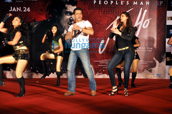 salman daisy snapped promoting their film jai ho 8