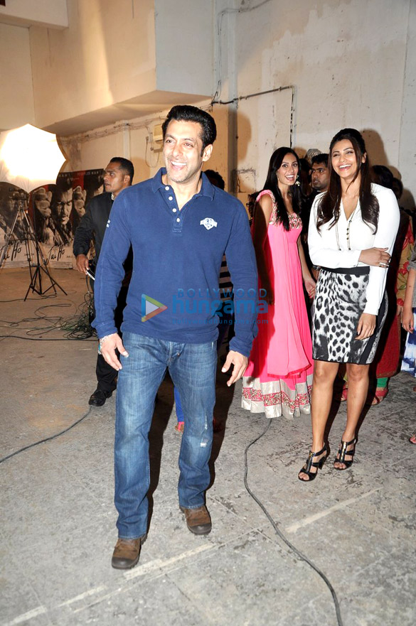 salman promotes jai ho with the cast at mehboob studio 7