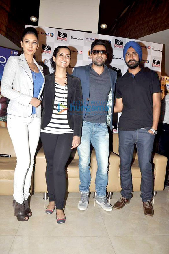 abhay preeti launch the merchandise line of their film one by two 4