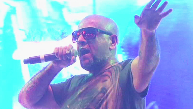Vishal Dadlani Sings ‘Jee Le Zaraa’ At Channel V Indiafest in Goa