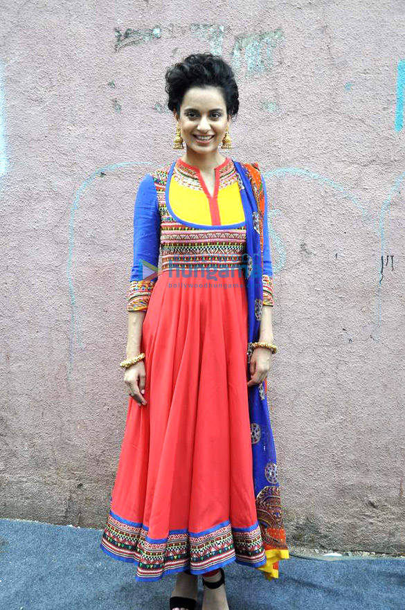 kangna promotes queen on the sets of indias got talent 10