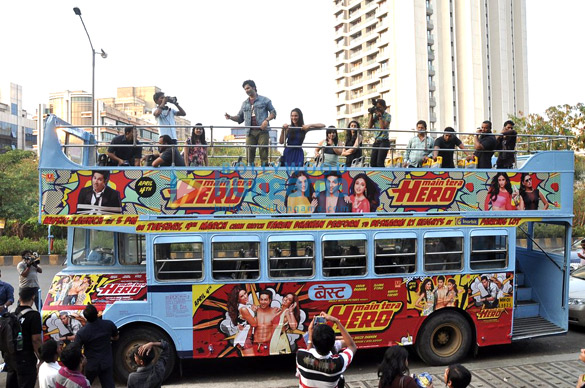 nargis varun promote main tera hero in an open bus 2