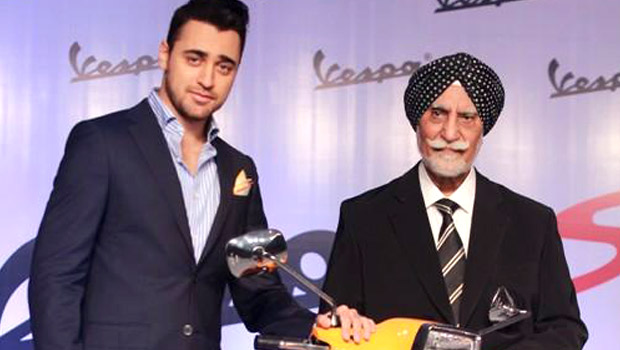 Imran Khan Launches ‘Vespa S’ Scooter