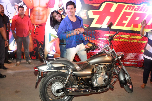 varun takes ekta for a bike ride to promote main tera hero 5