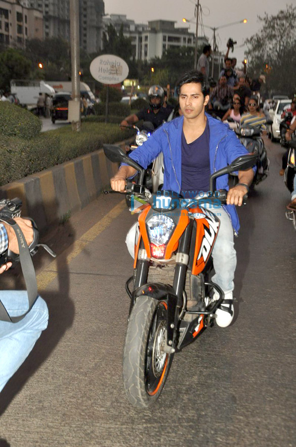 varun takes ekta for a bike ride to promote main tera hero 12