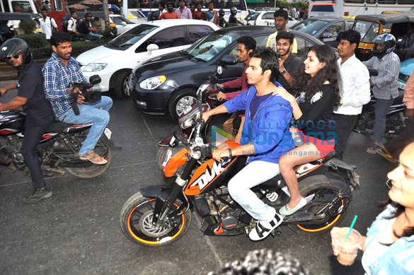 varun takes ekta for a bike ride to promote main tera hero 10