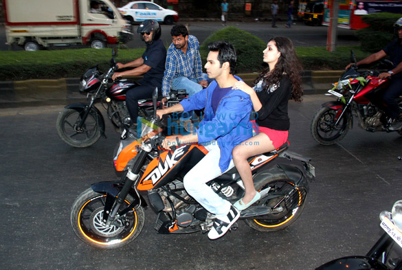 varun takes ekta for a bike ride to promote main tera hero 15