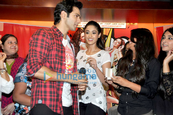 varun ileana promote main tera hero at cafe and theatres 5