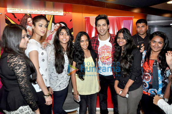varun ileana promote main tera hero at cafe and theatres 4