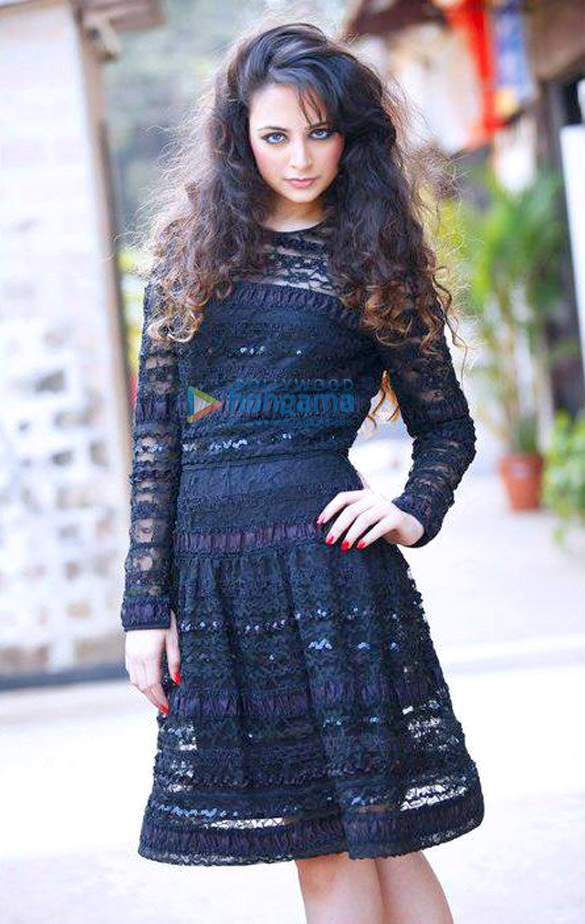 zoya afroz 16
