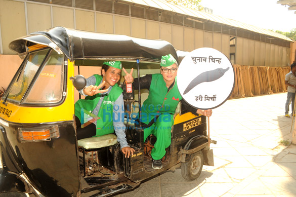 rakhi sawant drives around the town with women auto rickshaw driver 5