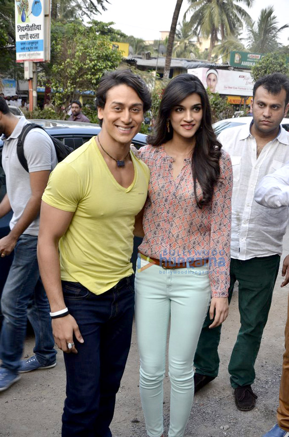 launch of donutpanti donut with the star cast of heropanti 9
