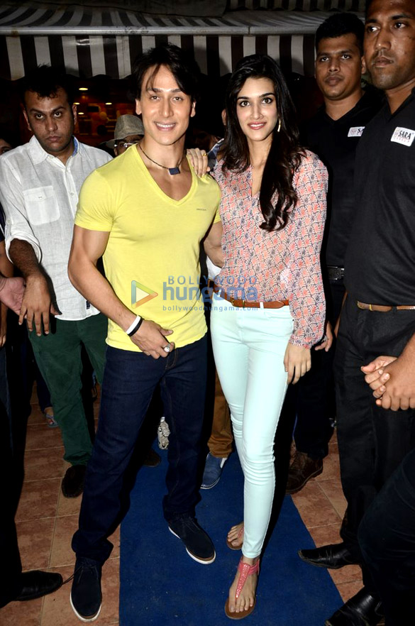 launch of donutpanti donut with the star cast of heropanti 8