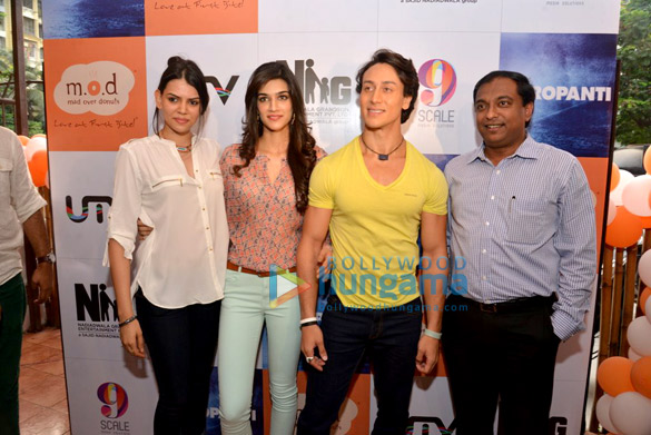 launch of donutpanti donut with the star cast of heropanti 3