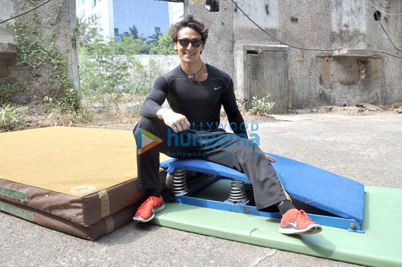 tiger shroff performs live action stunts to promote heropanti 10