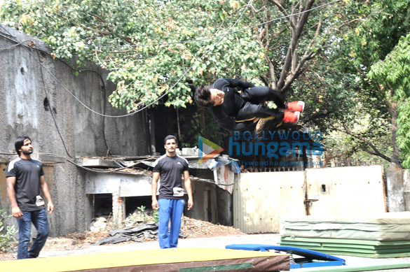 tiger shroff performs live action stunts to promote heropanti 7