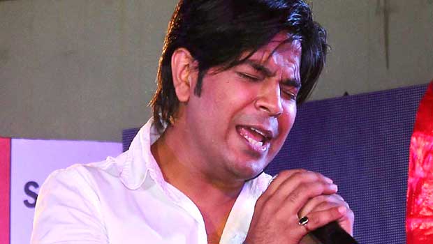 Ankit Tiwari Sings ‘Galliyan’ Song
