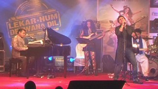 Shiraz Uppal Sings ‘Alaahda’ Song