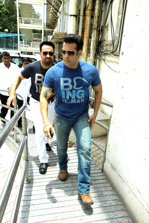 salman jacqueline unveil kicks new song jumme ki raat 9