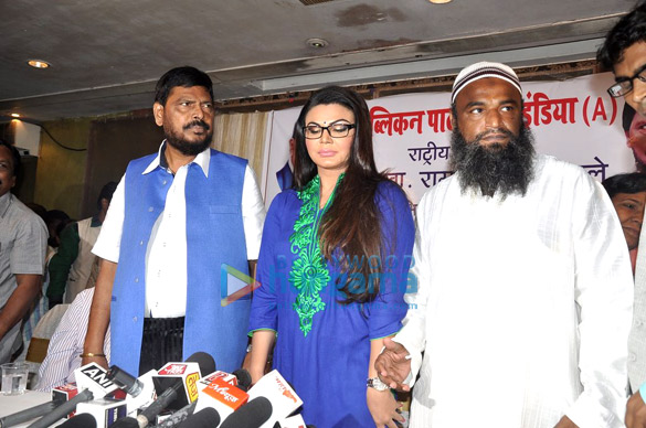 rakhi sawant joins ramdas athavles party 2