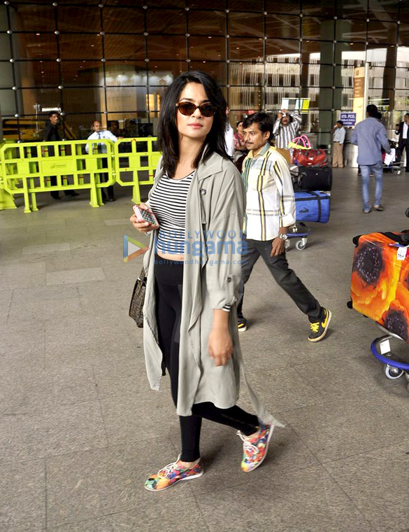 surveen chawla returns from new zealand 7