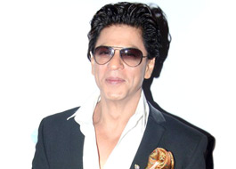 Shah Rukh goes for a drive with AbRam Shah Rukh goes for a drive with AbRam