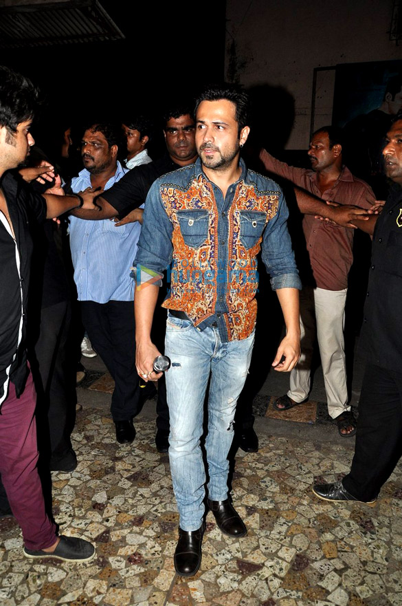 emraan sells tickets for raja natwarlal promotion 8