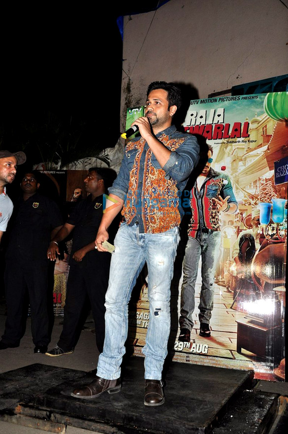 emraan sells tickets for raja natwarlal promotion 6